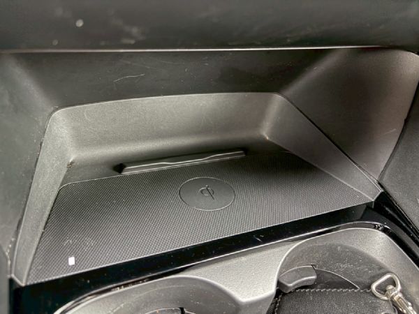 新車101.8五門最頂規 僅跑1萬原漆 照片6