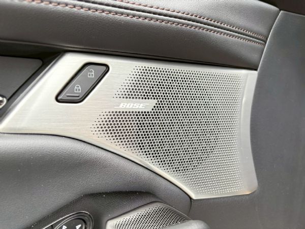 新車101.8五門最頂規 僅跑1萬原漆 照片10