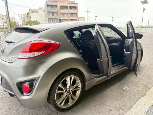 Veloster 小改 原廠消光灰跑7萬 照片3