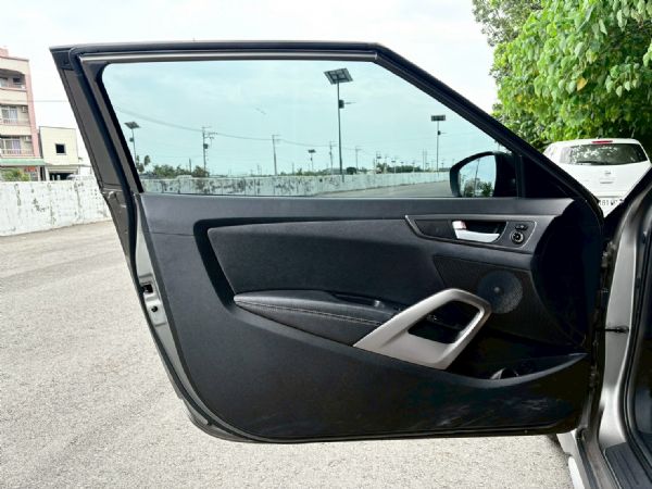 Veloster 小改 原廠消光灰跑7萬 照片4