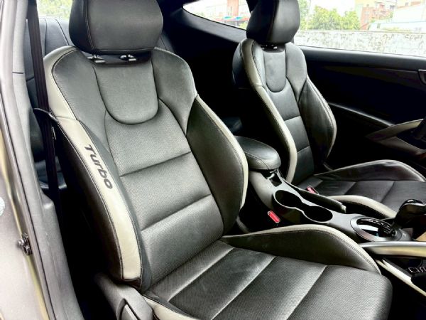 Veloster 小改 原廠消光灰跑7萬 照片5