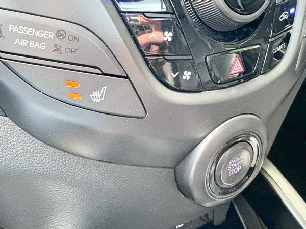 Veloster 小改 原廠消光灰跑7萬 照片6