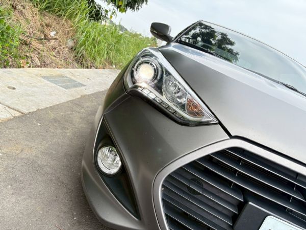 Veloster 小改 原廠消光灰跑7萬 照片8