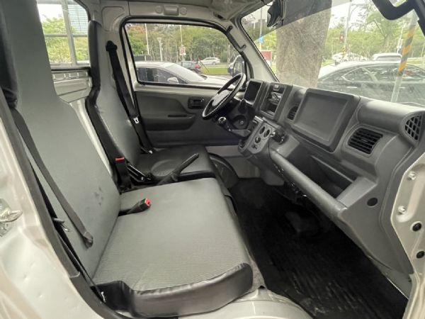 鑫宏車業2021年吉利1.5銀 照片7