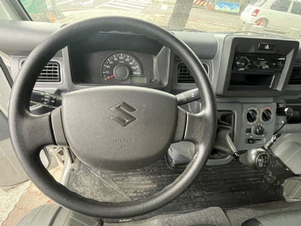 鑫宏車業2021年吉利1.5銀 照片8