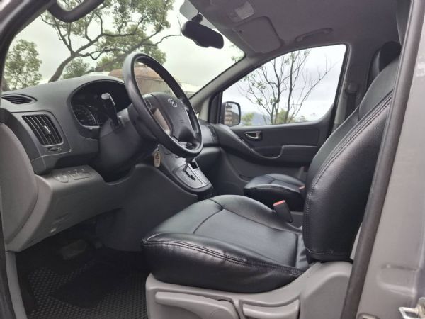  HYUNDAI STAREX 2.5  照片4