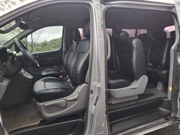  HYUNDAI STAREX 2.5  照片5