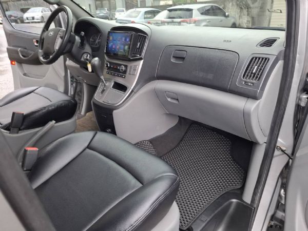  HYUNDAI STAREX 2.5  照片6