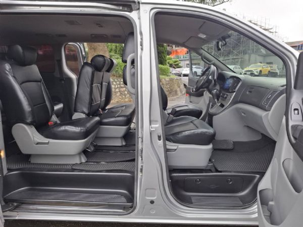  HYUNDAI STAREX 2.5  照片7