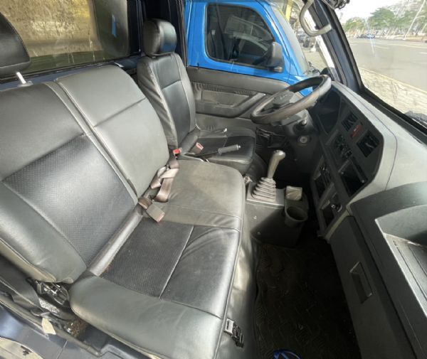 《鑫宏車業》得利卡 大改款3人座手排 照片8