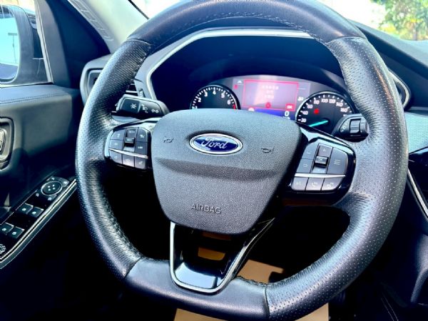 KUGA旗艦 僅跑5.8萬 LV2駕駛 照片6