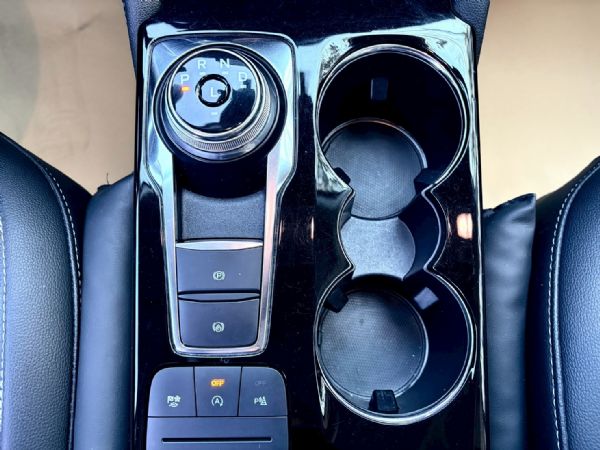 KUGA旗艦 僅跑5.8萬 LV2駕駛 照片7