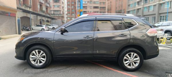 2017  Nissan X-Trail 照片2