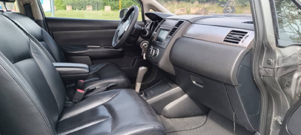 Nissan Tiida 5D 1.8  照片5