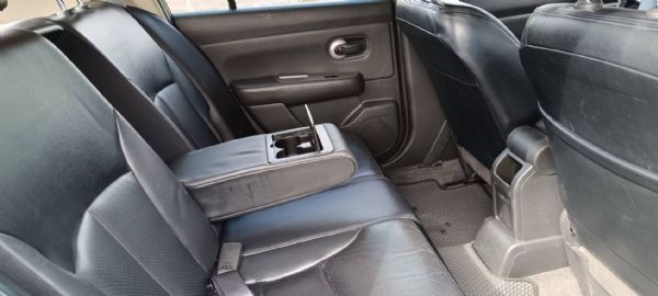 Nissan Tiida 5D 1.8  照片6