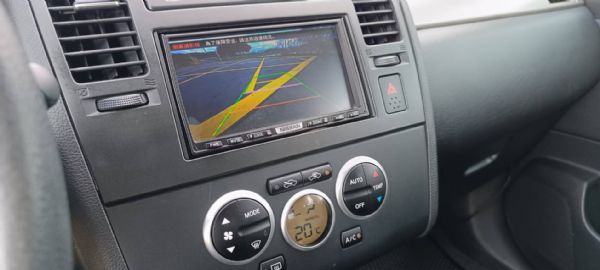 Nissan Tiida 5D 1.8  照片9