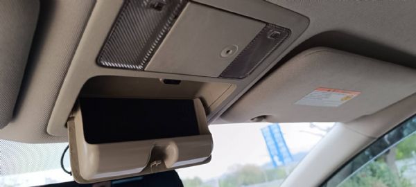 Nissan Tiida 5D 1.8  照片10