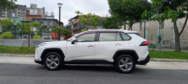 2019 TOYOTA RAV4 2.0 照片2