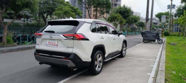 2019 TOYOTA RAV4 2.0 照片3