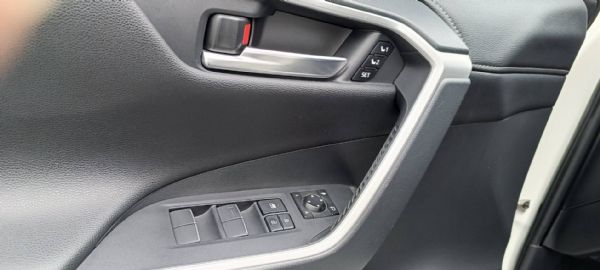 2019 TOYOTA RAV4 2.0 照片8
